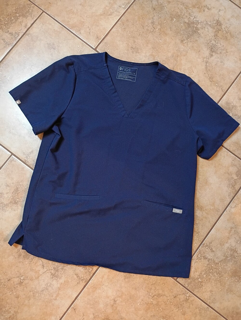 Figs Women's Short-Sleeve V-Neck Top - Navy
